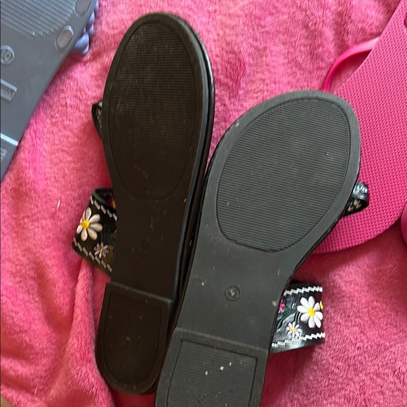 Sandal bundle. - Picture 7 of 7